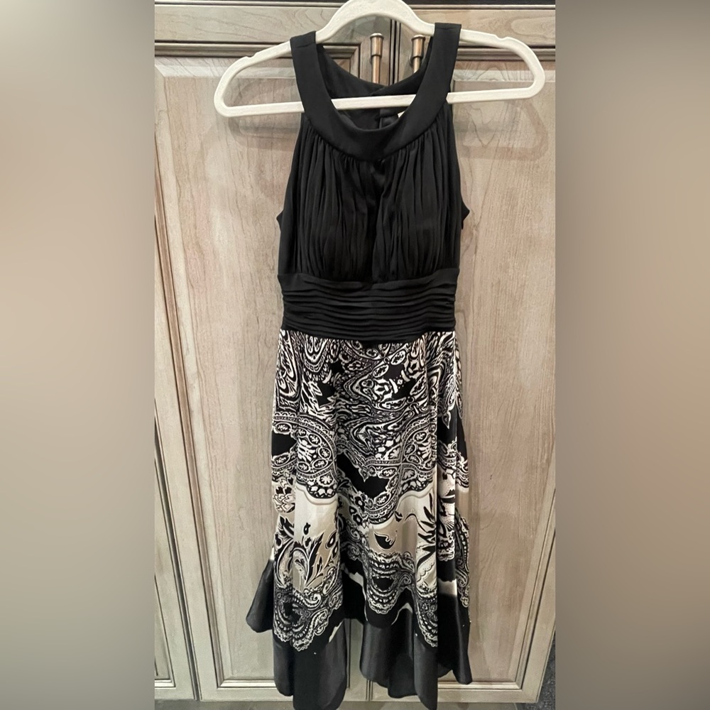 Sangria Halter Type Dress Black/White Size 8